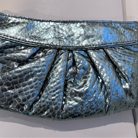 Steve Madden Metallic BluishSilver Clutch purse Hand bag HighEnd 2 Metal Handle - Picture 1 of 7